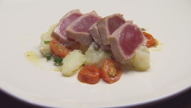 Seared Tuna with Crushed Potatoes and Vinaigrette