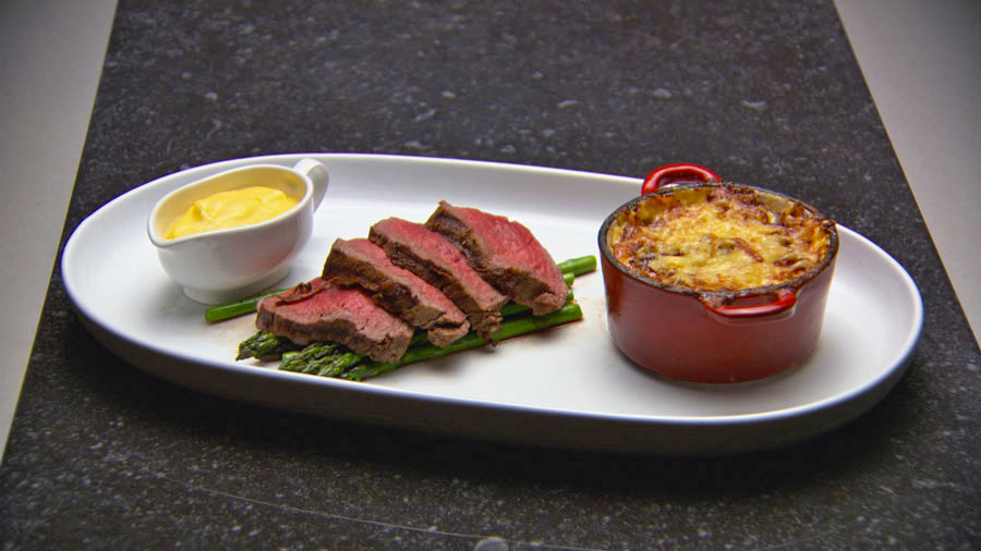 Chateaubriand with Béarnaise-Sauce and Potato and Speck Gratin