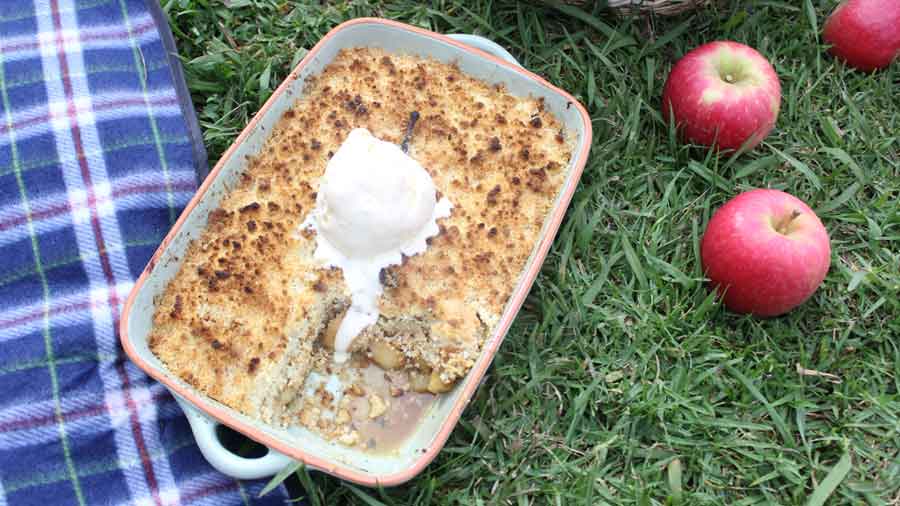 Thyme, Lemon and Vanilla Apple Crumble