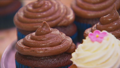 Vanilla and Chocolate Cupcakes