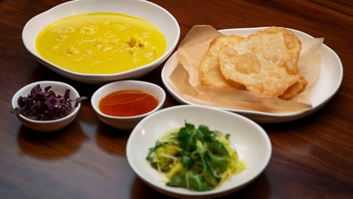 Lemongrass and Turmeric Poached Prawns with Chilli Prawn Oil