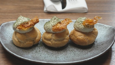 Green Curry Choux Buns